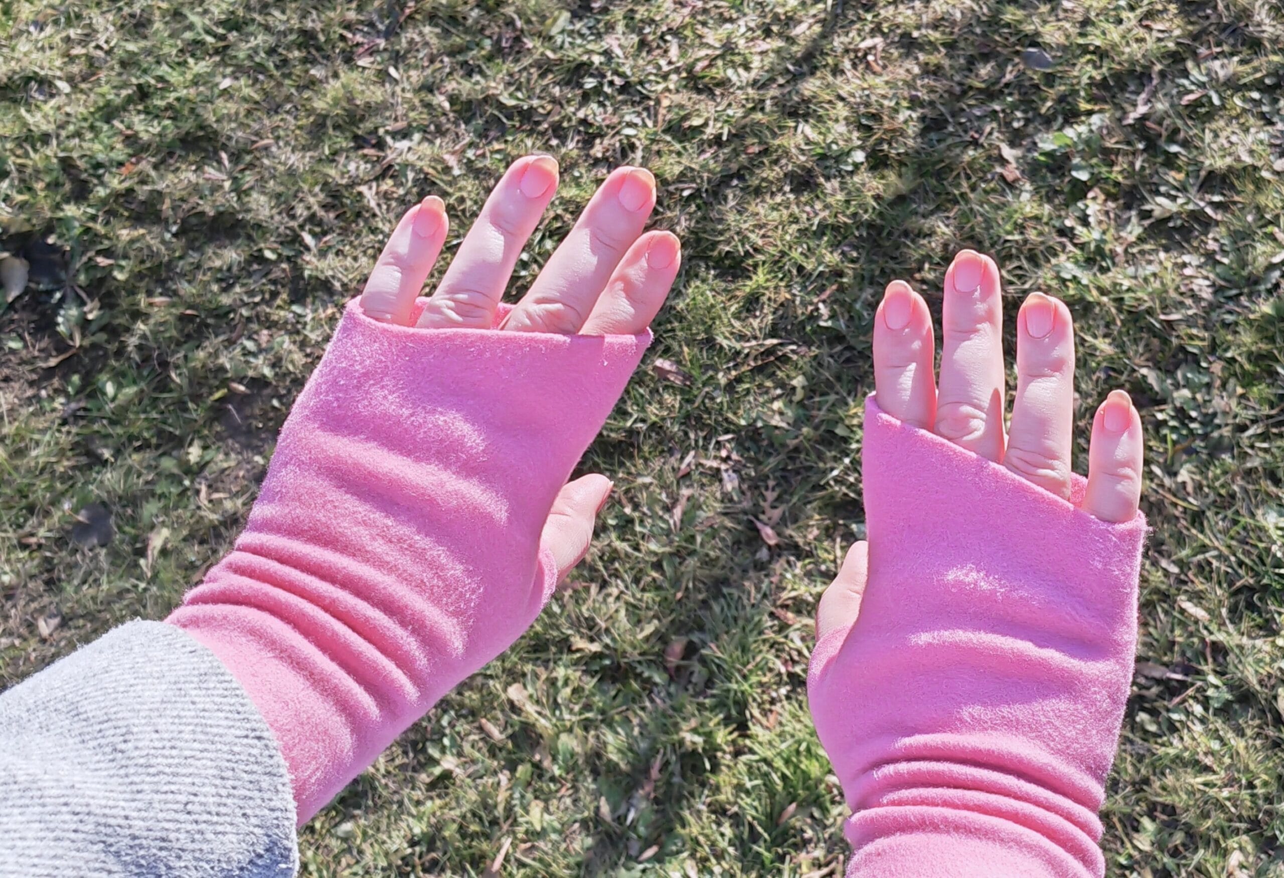 officesoft | irodai kesztyű | hideg kezek ellen | irodaikesztyu.hu | kesztyű munkához | kesztyű otthonra | téli kesztyű | hideg kéz | polár kesztyű | kézmelegítő | kéz melegítő | melegítő pokróc | home office