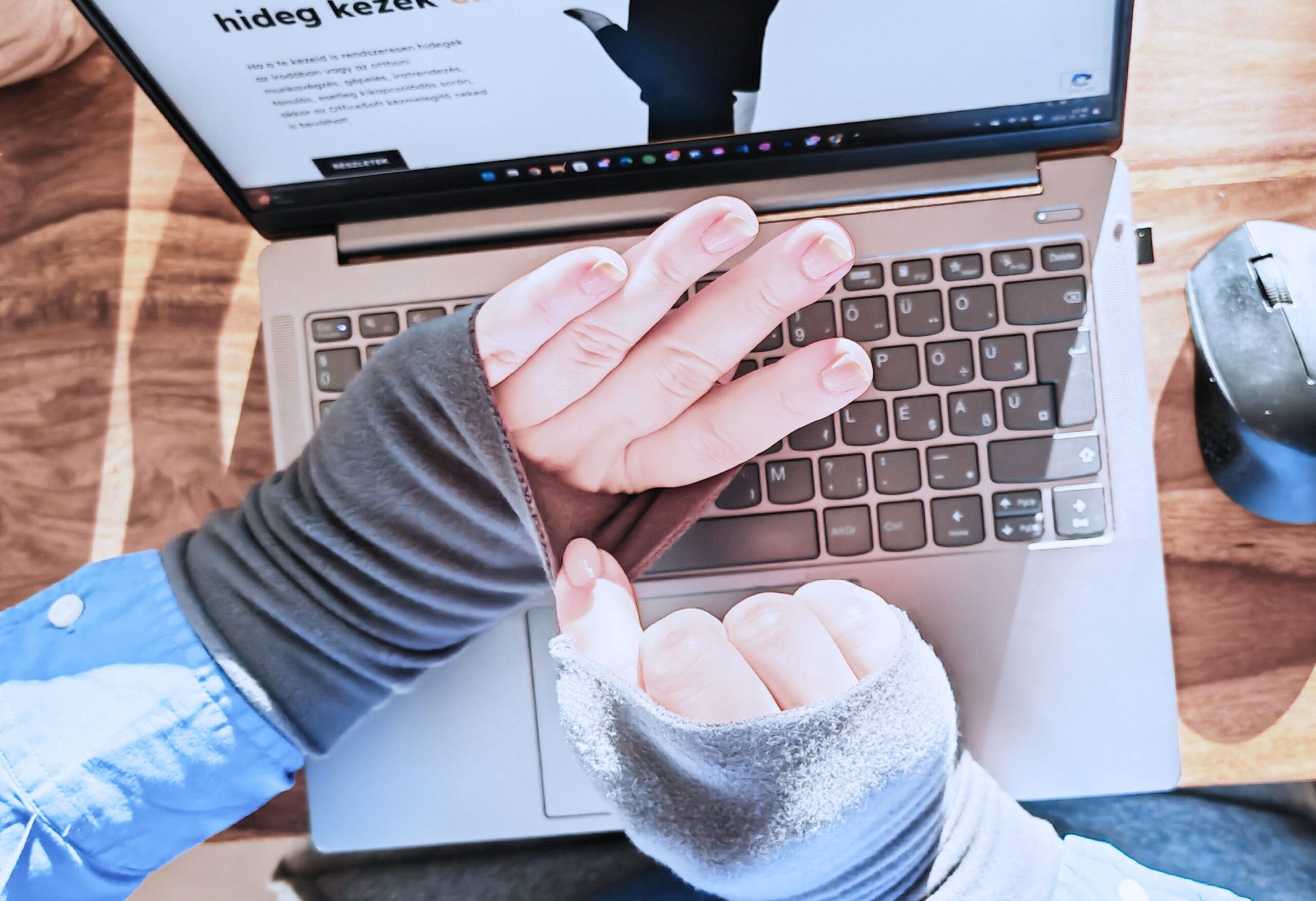 officesoft | irodai kesztyű | hideg kezek ellen | irodaikesztyu.hu | kesztyű munkához | kesztyű otthonra | téli kesztyű | hideg kéz | polár kesztyű | kézmelegítő | kéz melegítő | melegítő pokróc | home office